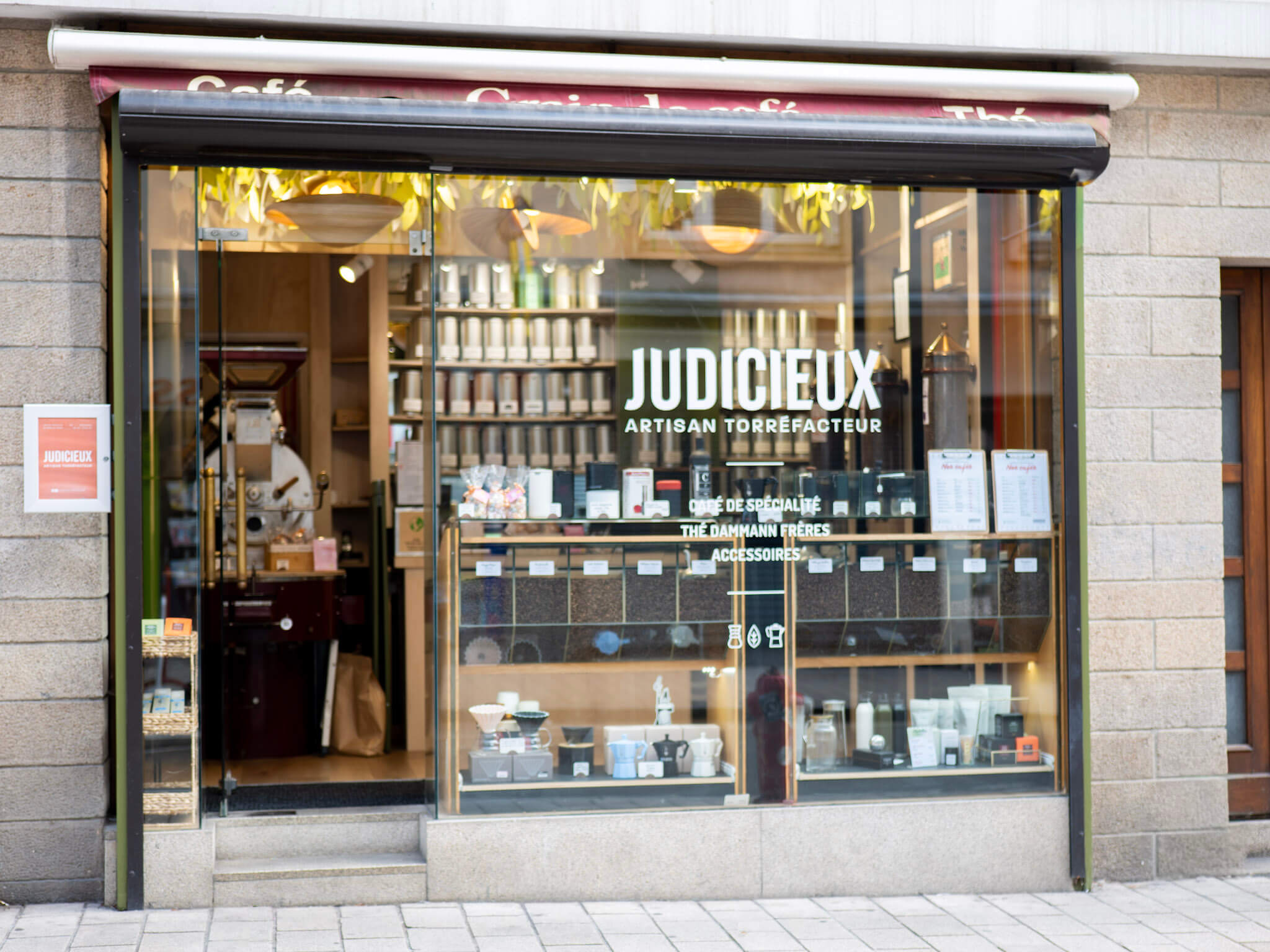 Façade Boutique Judicieux Torréfacteur à Nantese